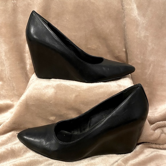 franco sarto wedge pump